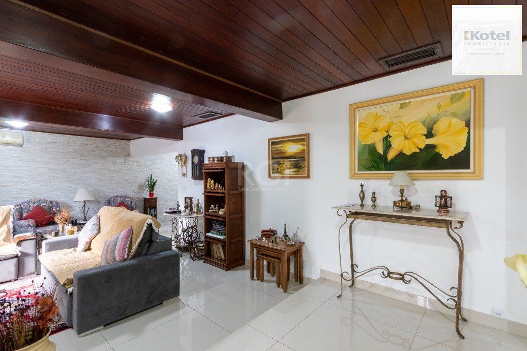 Casa para Venda - 300m², 4 dormitórios, sendo 2 suites, 4 vagas - Vila Assunção