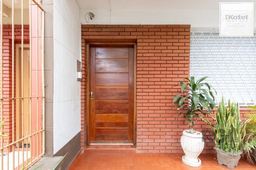 Apartamento térreo, com pátio, 2 quartos - Bairro Menino Deus
