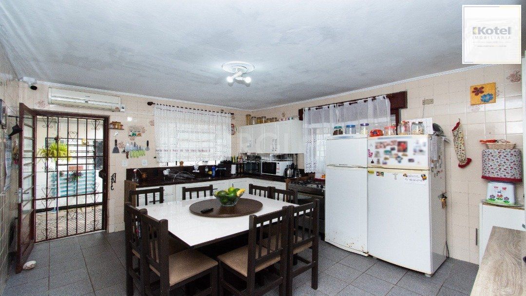 Casa para Venda - 238m², 3 dormitórios, sendo 1 suites, 3 vagas - Camaquã — foto 5