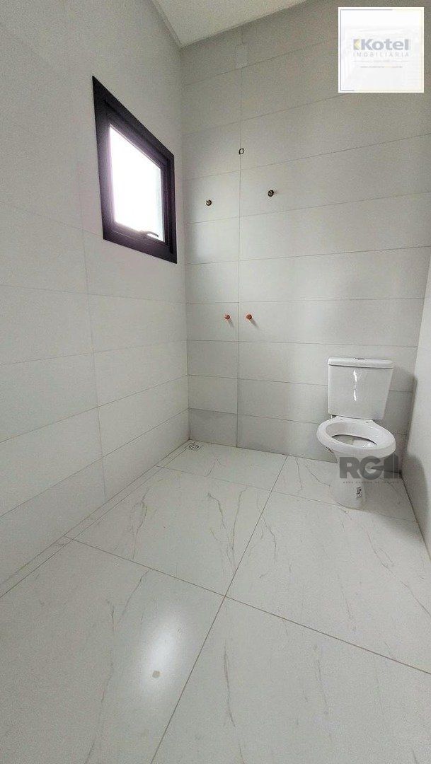 Casa ,residência possui 3 dormitórios, 1 suíte