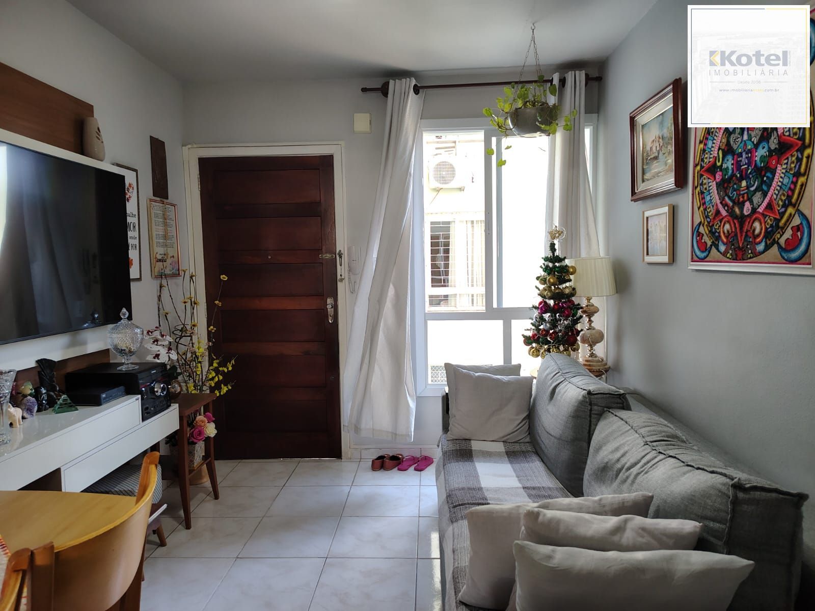 Apartamento de 2 dormitórios, 1 vaga, no bairro Camaqua. — foto 2