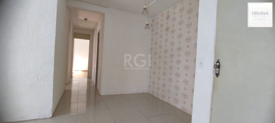 Apartamento com 3 dormitórios, 1 banheiro social e 1 vaga/box