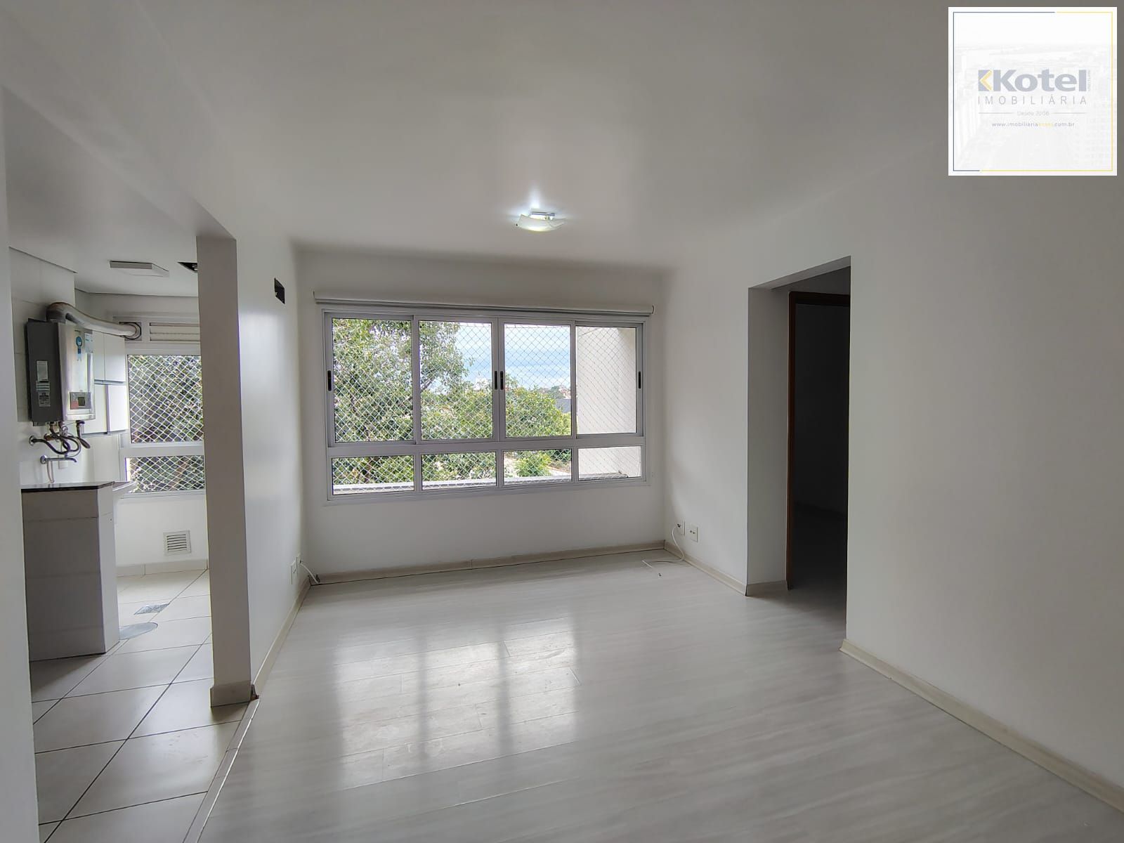 Apartamento de 2 dormitórios, living, cozinha planejada, área de serviço, banheiro social e 1 vaga de garagem escriturada. — foto 2
