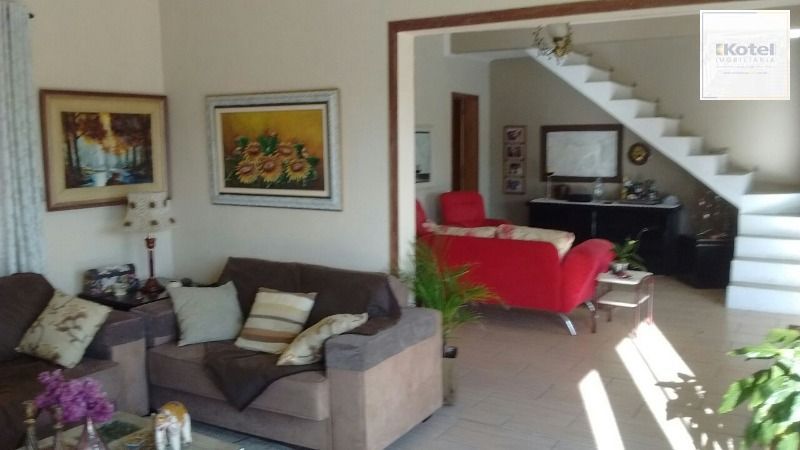 Casa para Venda - 200m², 3 dormitórios, 2 vagas - Centro — foto 2