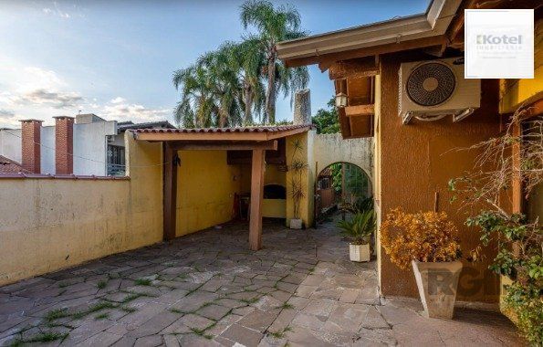 Casa no Bairro Vila Assunção com 4 dormitórios sendo 1 suíte e vista para o Guaíba