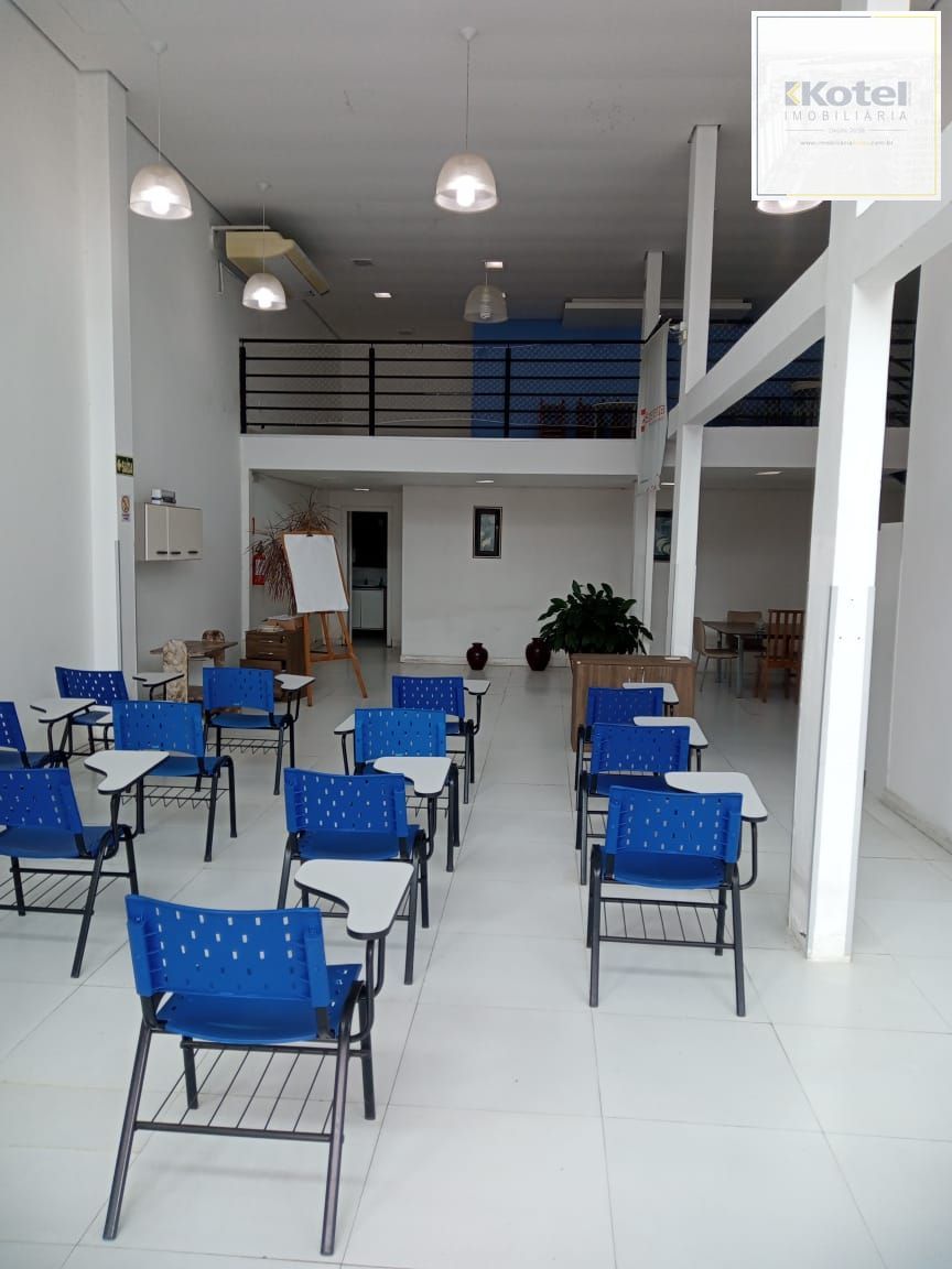 **Prédio Comercial Desocupado à Venda na Azenha, Porto Alegre, RS**