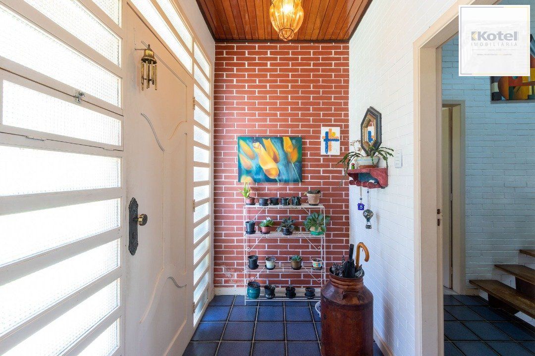 Casa para Venda - 400m², 5 dormitórios, sendo 2 suites, 4 vagas - Vila Assunção