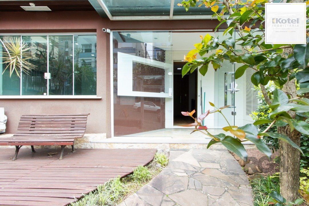 Excelente casa comercial com aproximadamente 300m² de área construída