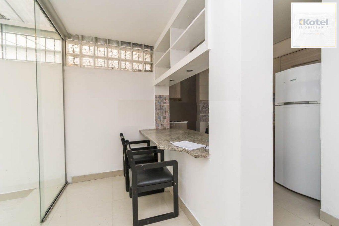 Apartamento de 1 dormitório, com um pequeno pátio no bairro Centro Histórico.