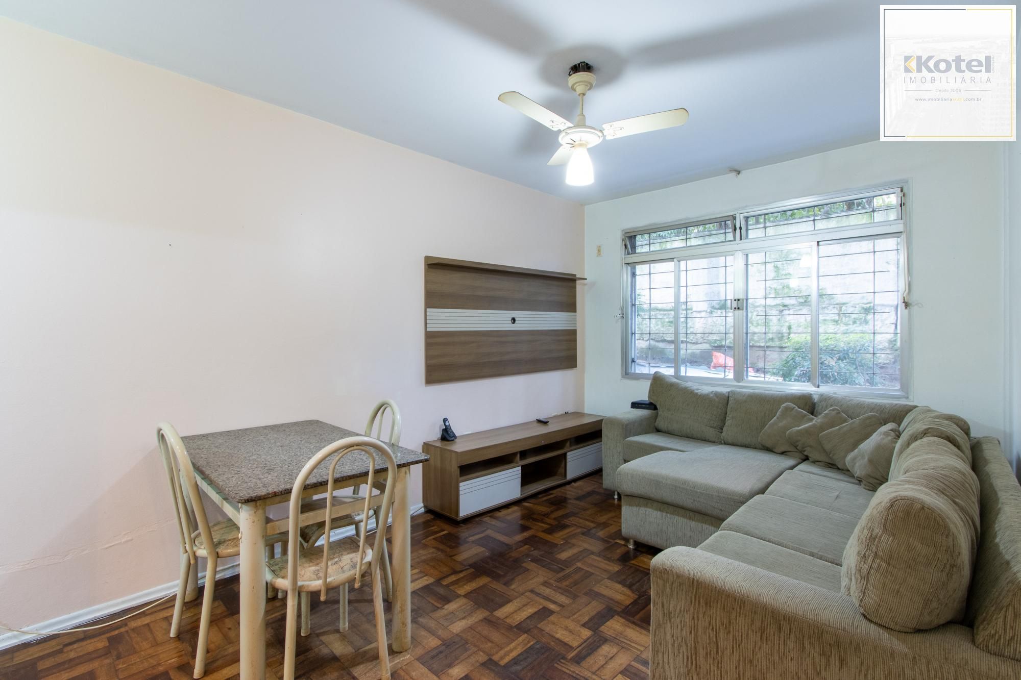 Apartamento térreo com pátio privativo no coração do Menino Deus, 2 dormitórios.