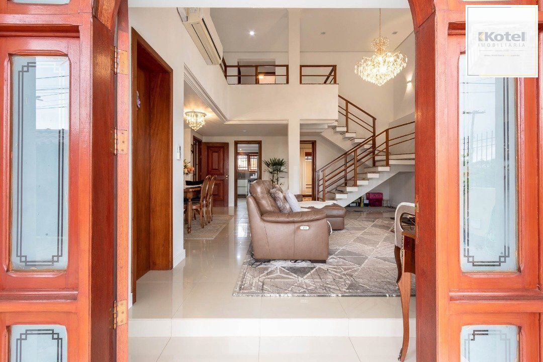 Casa para Venda - 293.76m², 3 dormitórios, sendo 1 suites, 6 vagas - Guarujá