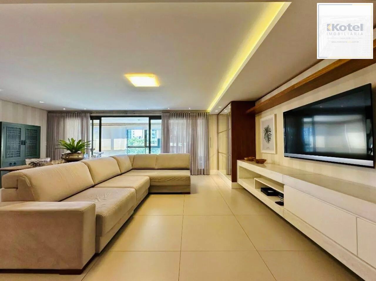 Apartamento a venda com 3 suítes no Condomínio Royal Palace Canoas