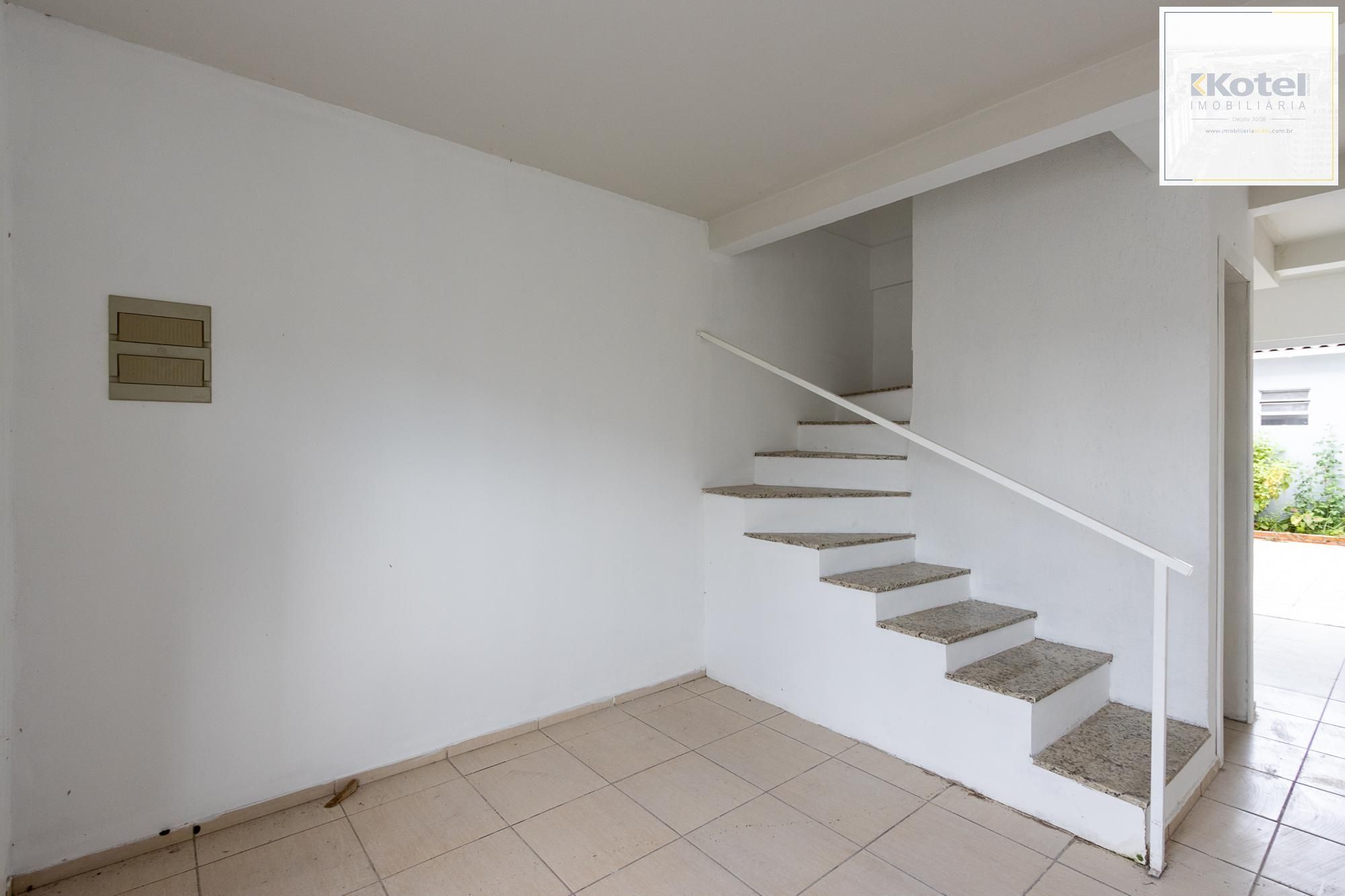 Casa (sobrado), 2 dormitórios, pátio - Bairro Hípica — foto 4
