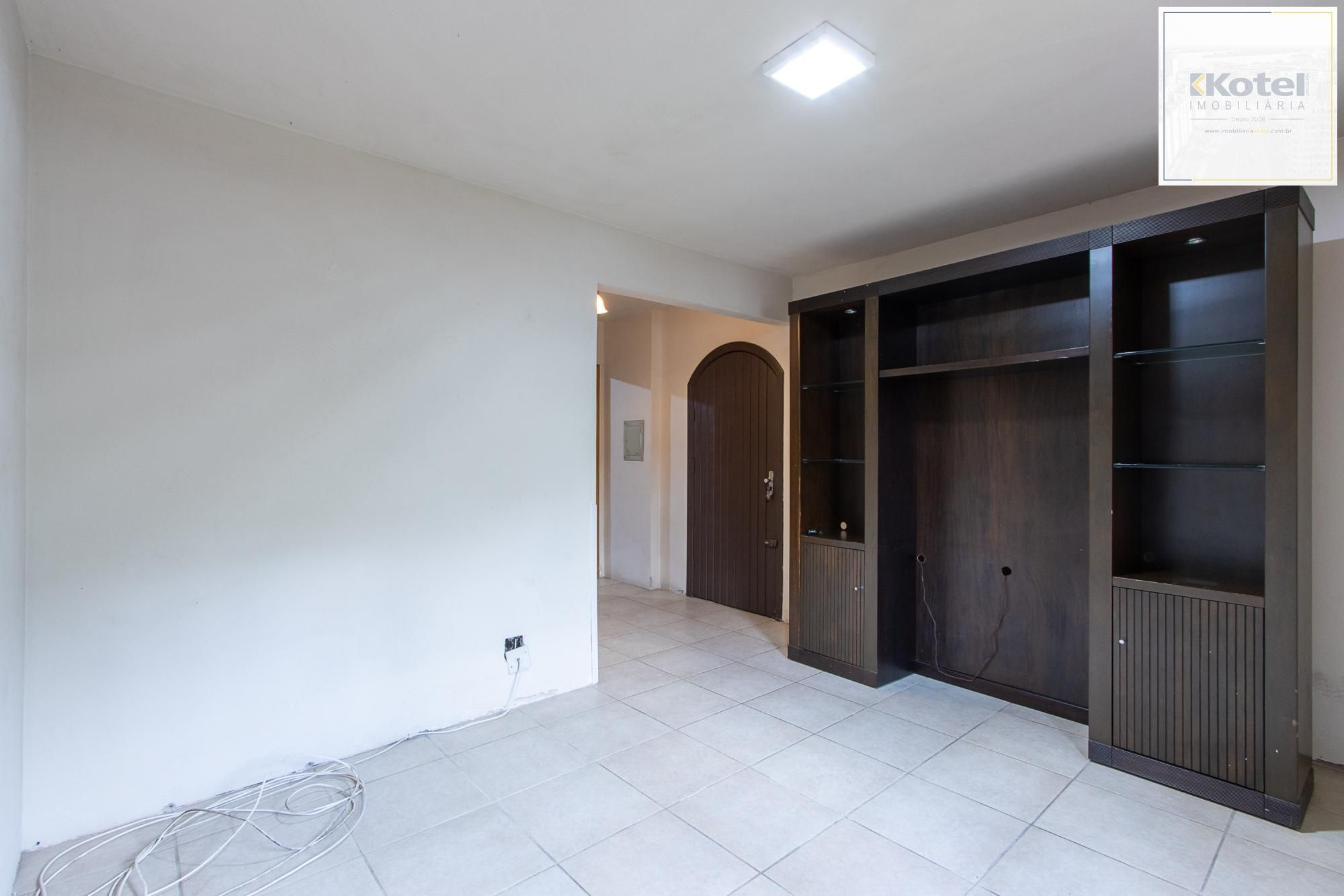 Casa de condomínio, 3 dormitórios, 1 suíte, 1 vaga coberta, no bairro Cristal. — foto 3