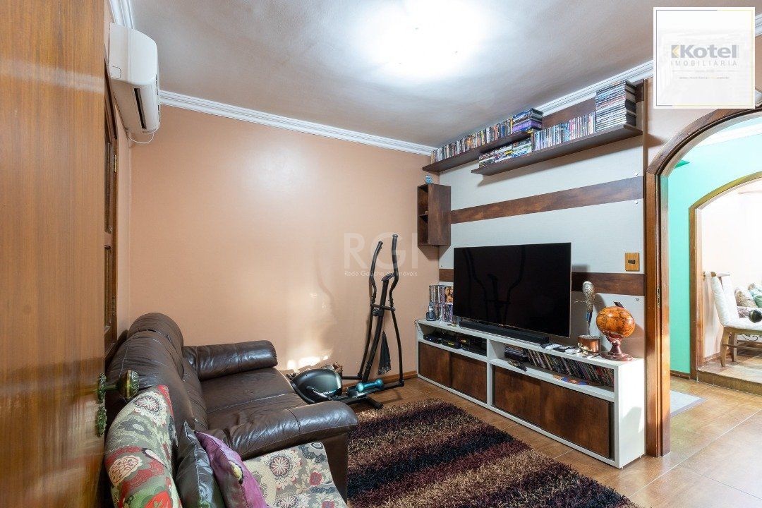 Casa para Venda - 232.5m², 3 dormitórios, sendo 1 suites, 4 vagas - Nonoai — foto 3
