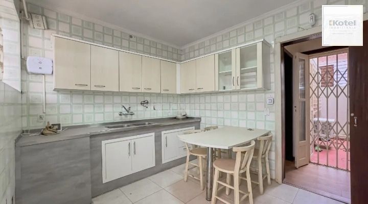 Casa de 3 dormitórios, 1 suíte e 3 vagas de garagem, bairro Ipanema. — foto 5