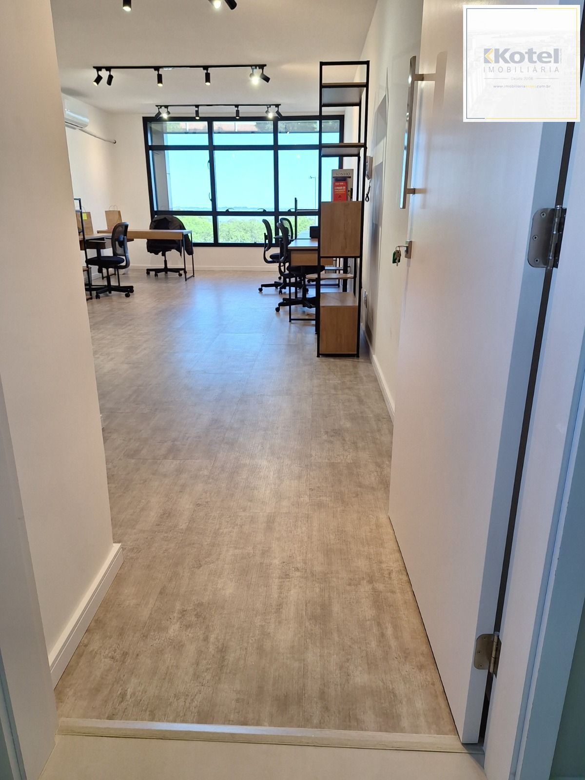 Sala Comercial mobiliada no Menino Deus