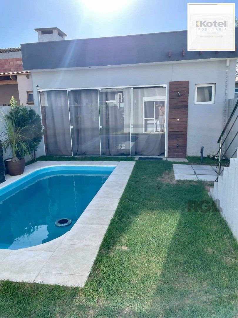 CASA COM 4 DORMITORIOS SUITE , A 3 QUADRAS DO MAR !!