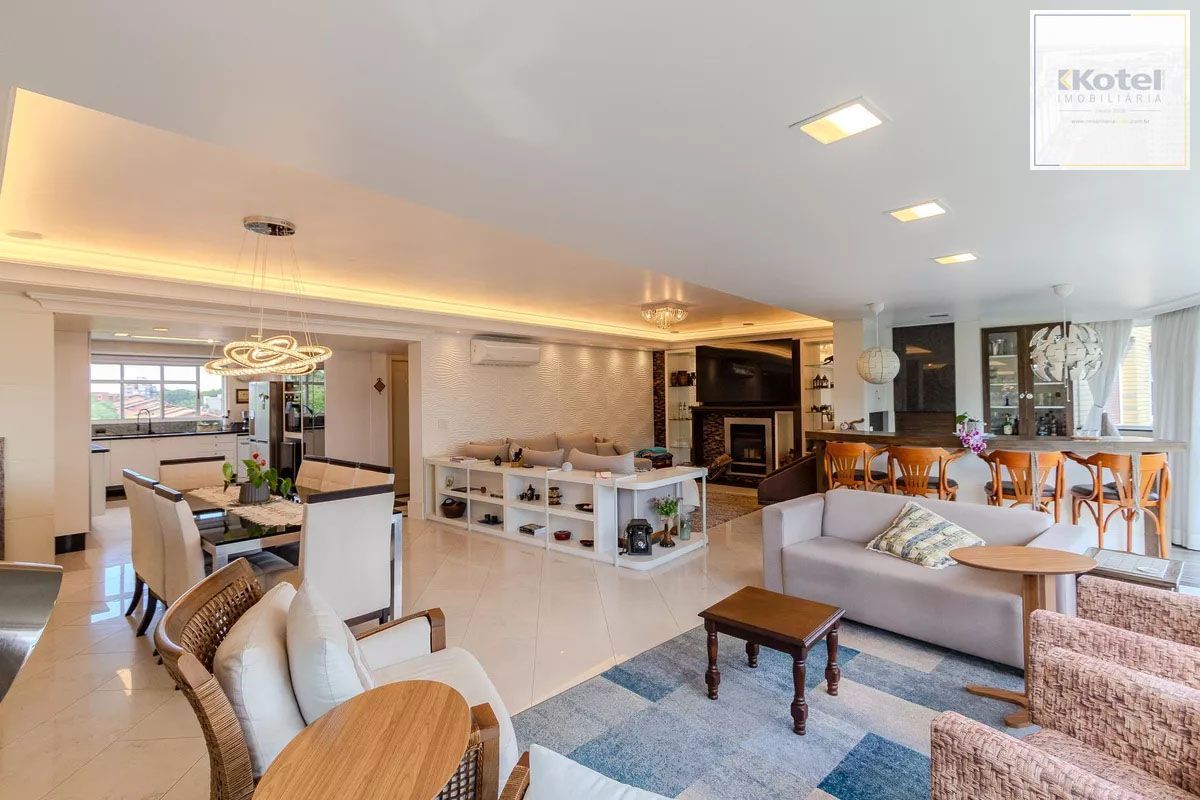 Apartamento com 3 dormitórios, 2 vagas e 231.61m² - Bairro Menino Deus — foto 2