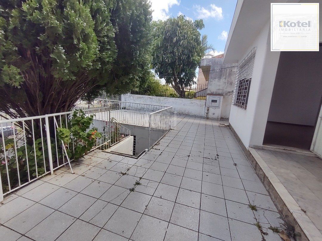 Casa à venda com 3 quartos, 1 vaga e pátio - Bairro Medianeira — foto 2