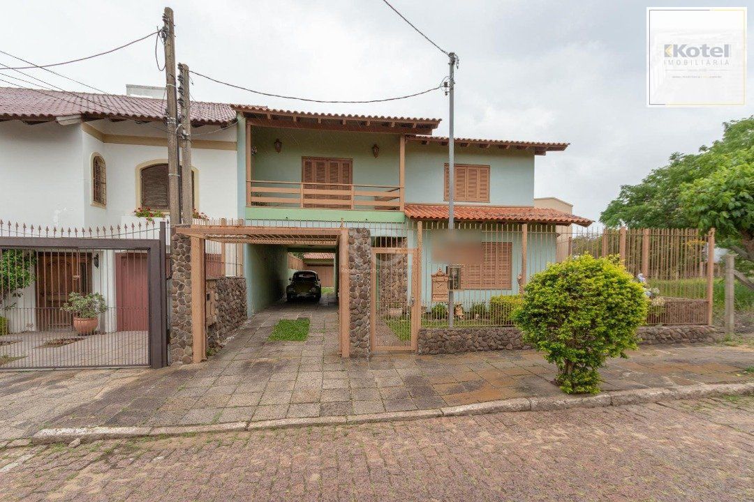 Casa para Venda - 180m², 3 dormitórios, sendo 1 suites, 2 vagas - Guarujá