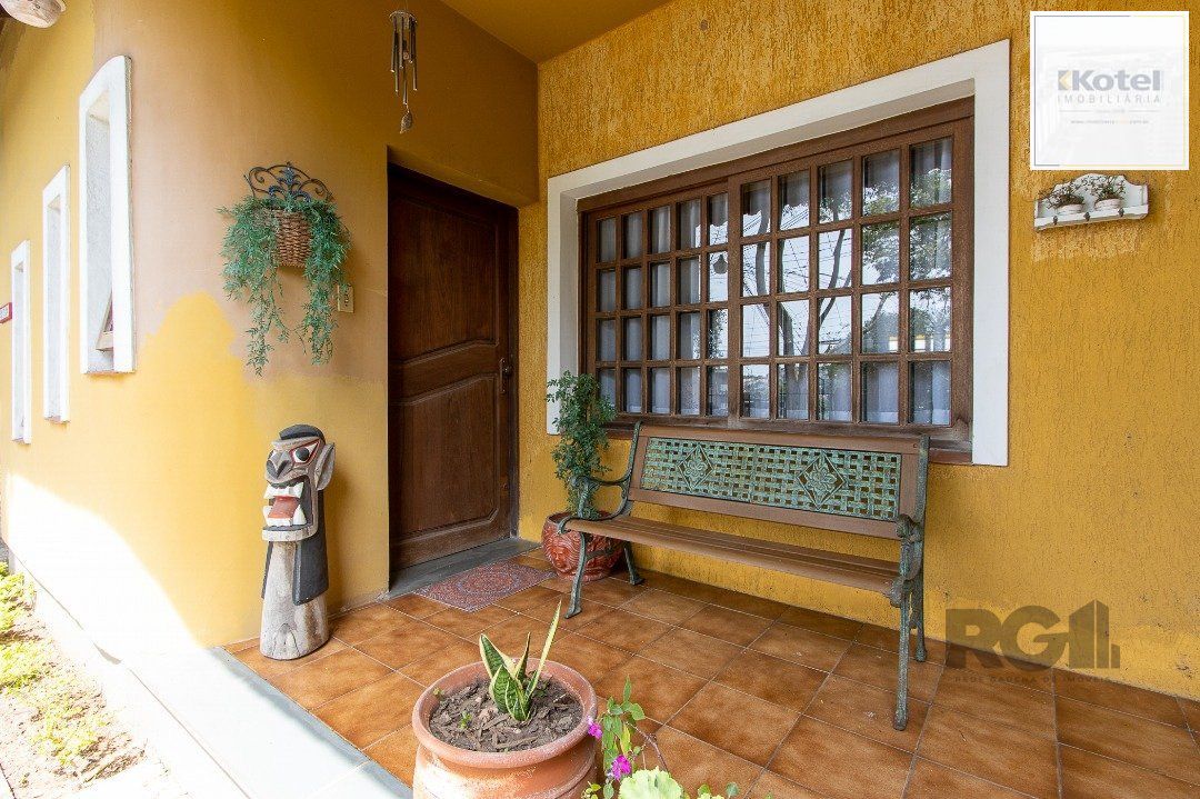 Casa para Venda - 300m², 3 dormitórios, sendo 1 suites, 4 vagas - Nonoai — foto 4