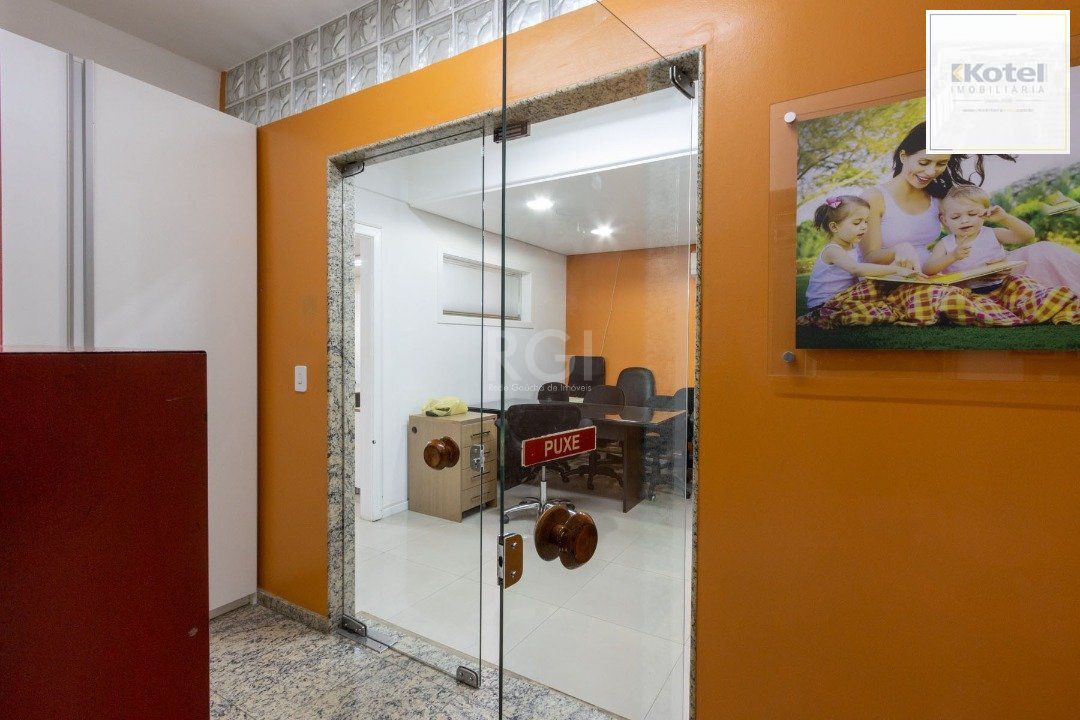 Sala em andar inteiro com 141,77 m2 privativos