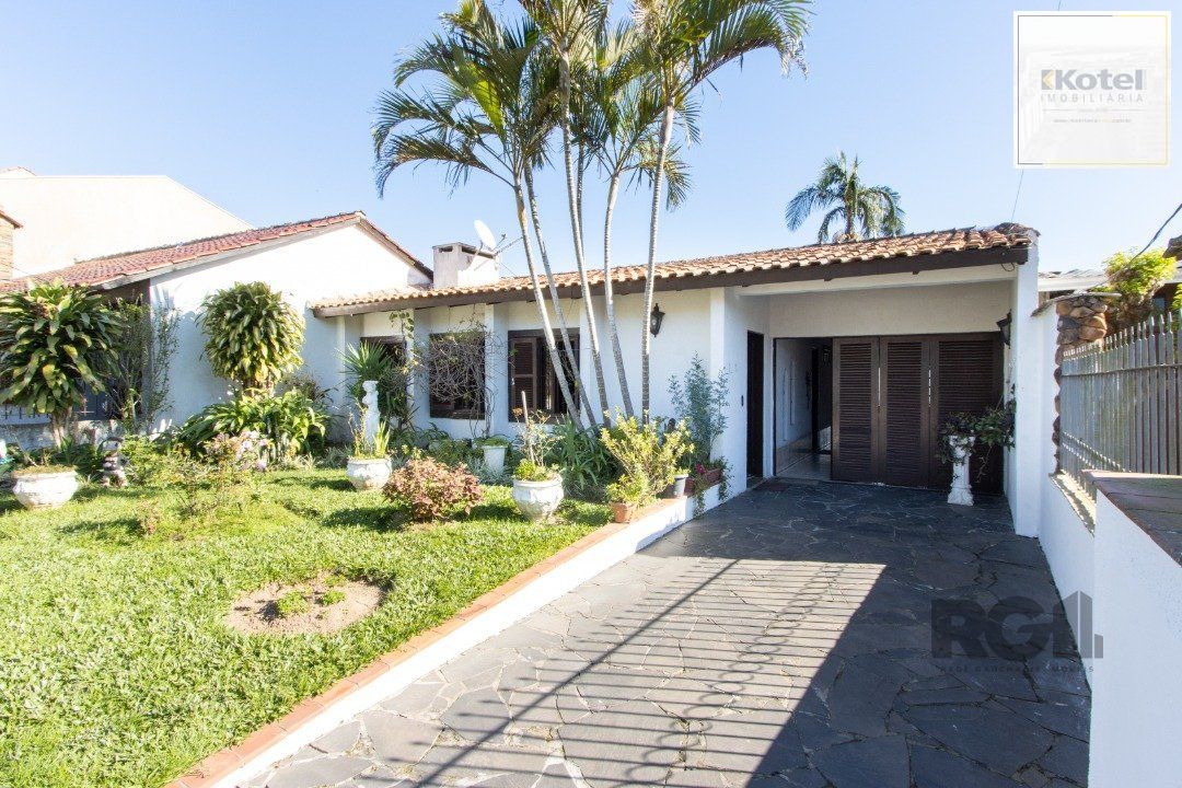 Sobrado para Venda - 170m², 3 dormitórios, sendo 1 suites, 2 vagas - Serraria