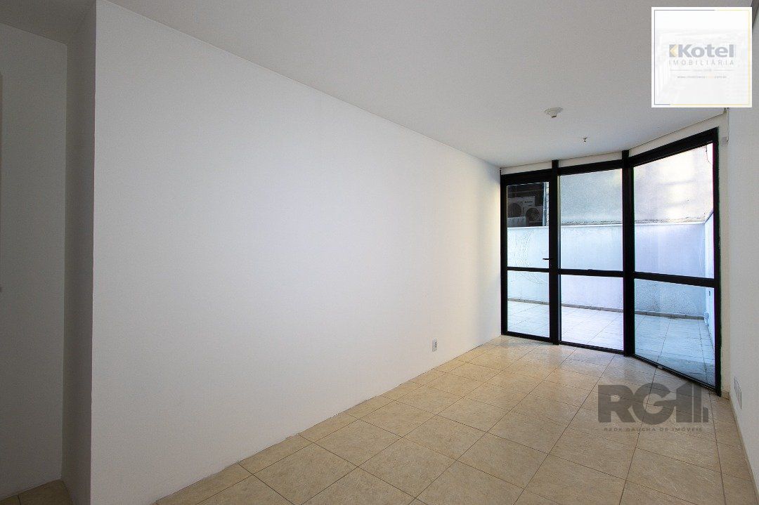 Sala comercial à venda com terraço, banheiro e copa, elevador portaria - Bairro Menino Deus — foto 2