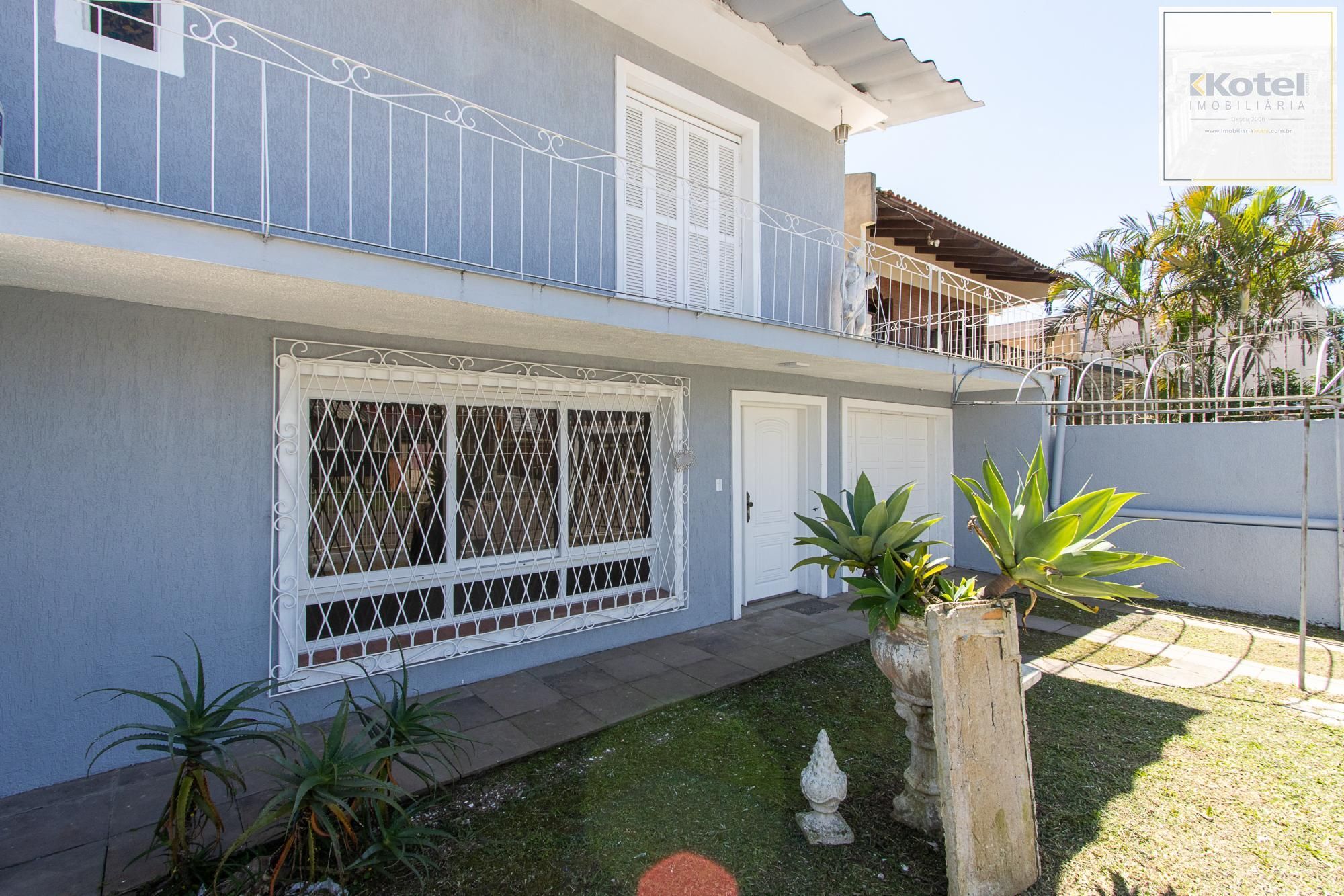 Casa de alvenaria, com 3 quartos, 1 suíte e 3 vagas de garagem. — foto 2
