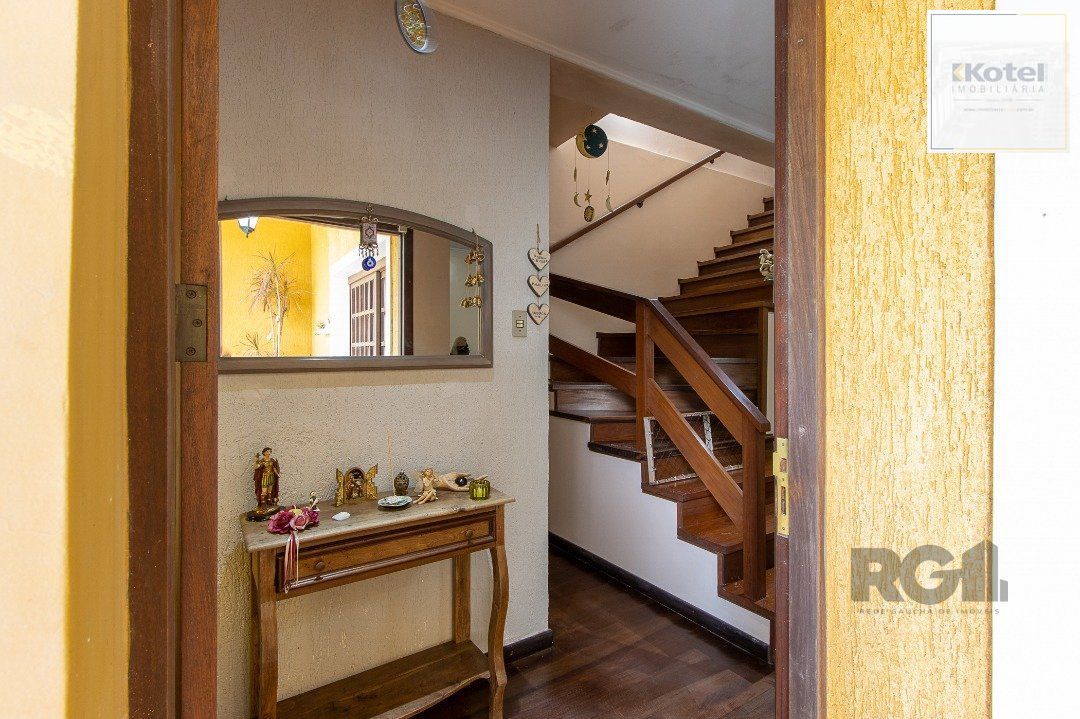Casa para Venda - 300m², 3 dormitórios, sendo 1 suites, 4 vagas - Nonoai — foto 5