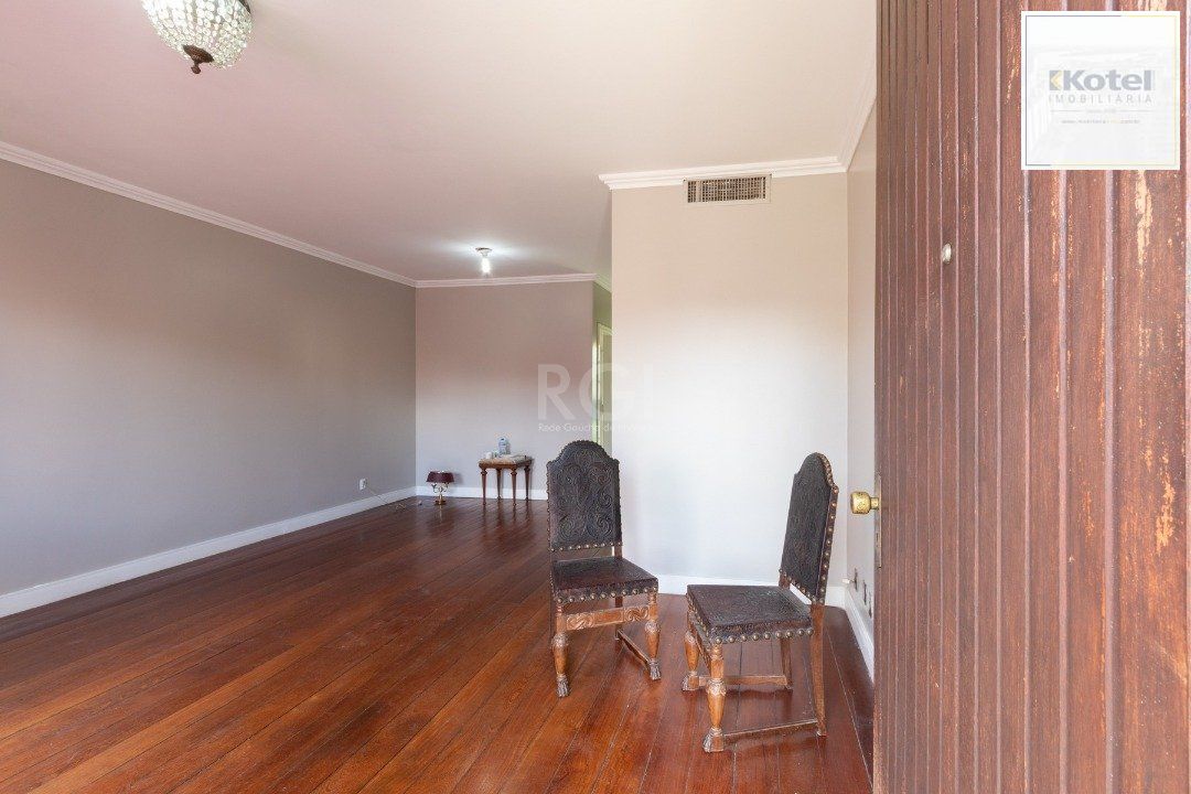 Casa para Venda - 202m², 3 dormitórios, sendo 1 suites, 2 vagas - Cristal — foto 3
