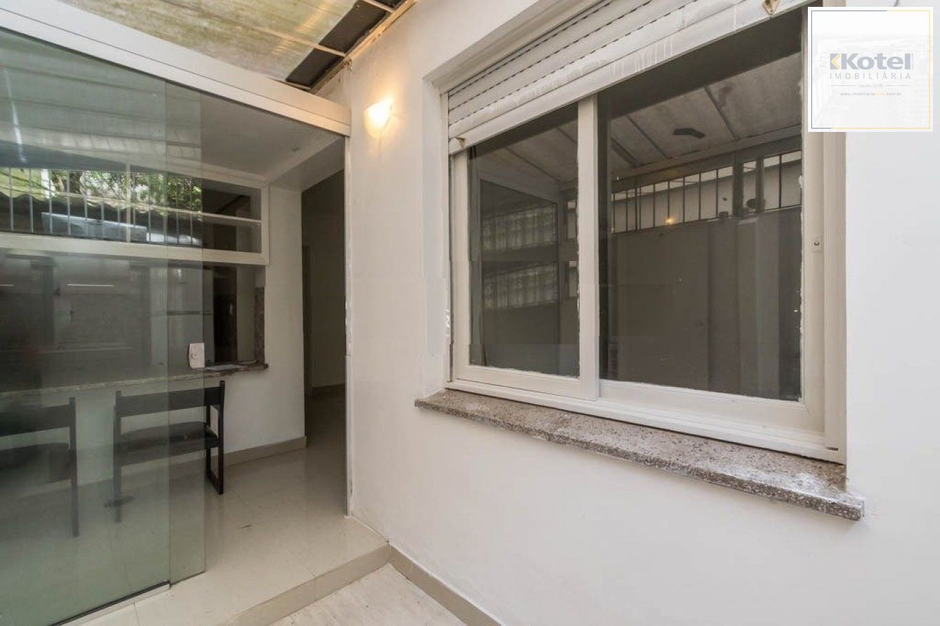 Apartamento de 1 dormitório, com um pequeno pátio no bairro Centro Histórico.