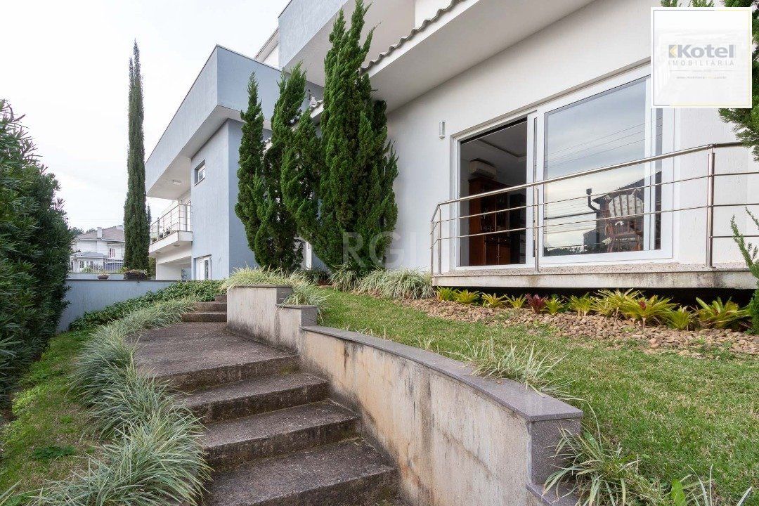 Casa para Venda - 377m², 4 dormitórios, sendo 3 suites, 3 vagas - Guarujá — foto 3