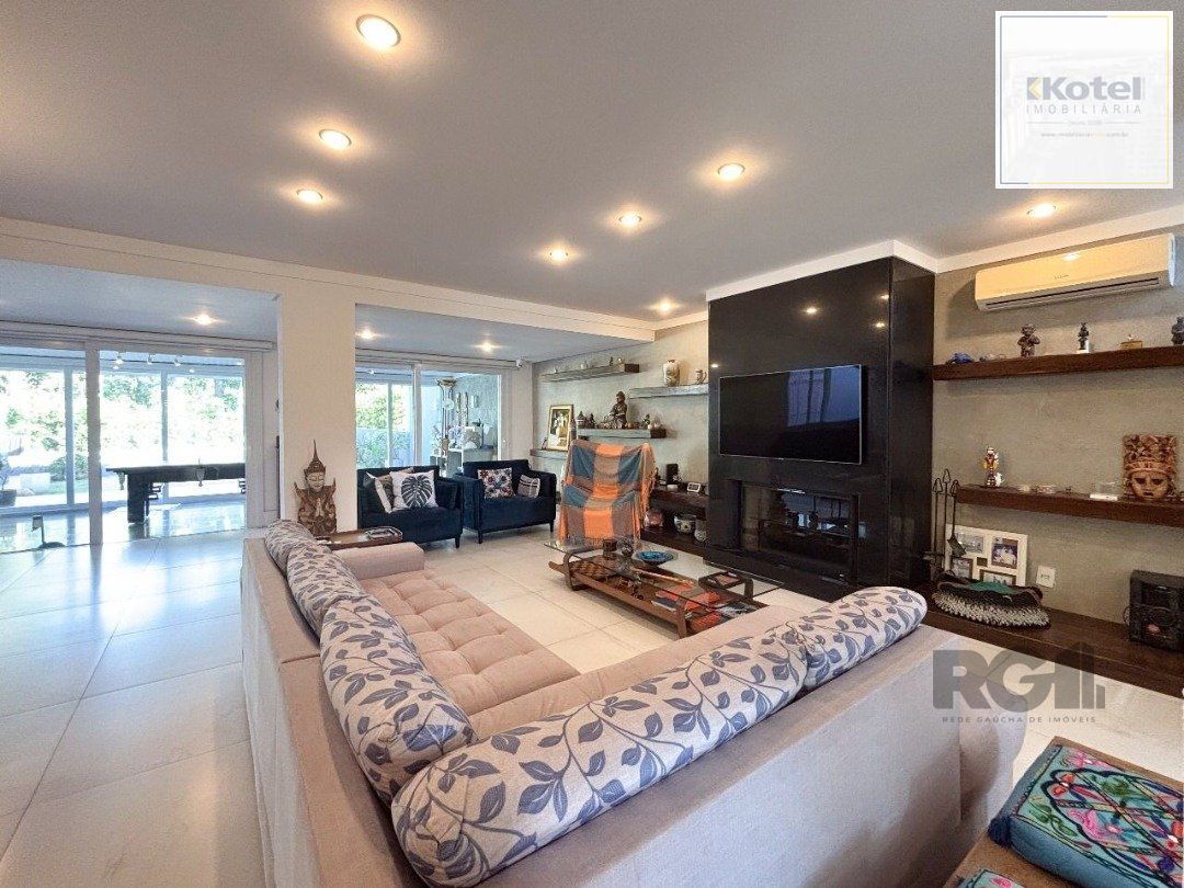 Casa em condomínio com pátio, piscina, 3 suítes e 2 vagas — foto 2