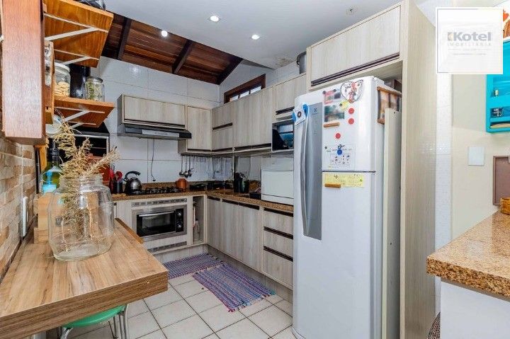 Casa de 3 dormitórios, em condomínio fechado na zona sul de Porto Alegre,  com lareira, churrasqueira e vaga de garagem. — foto 5