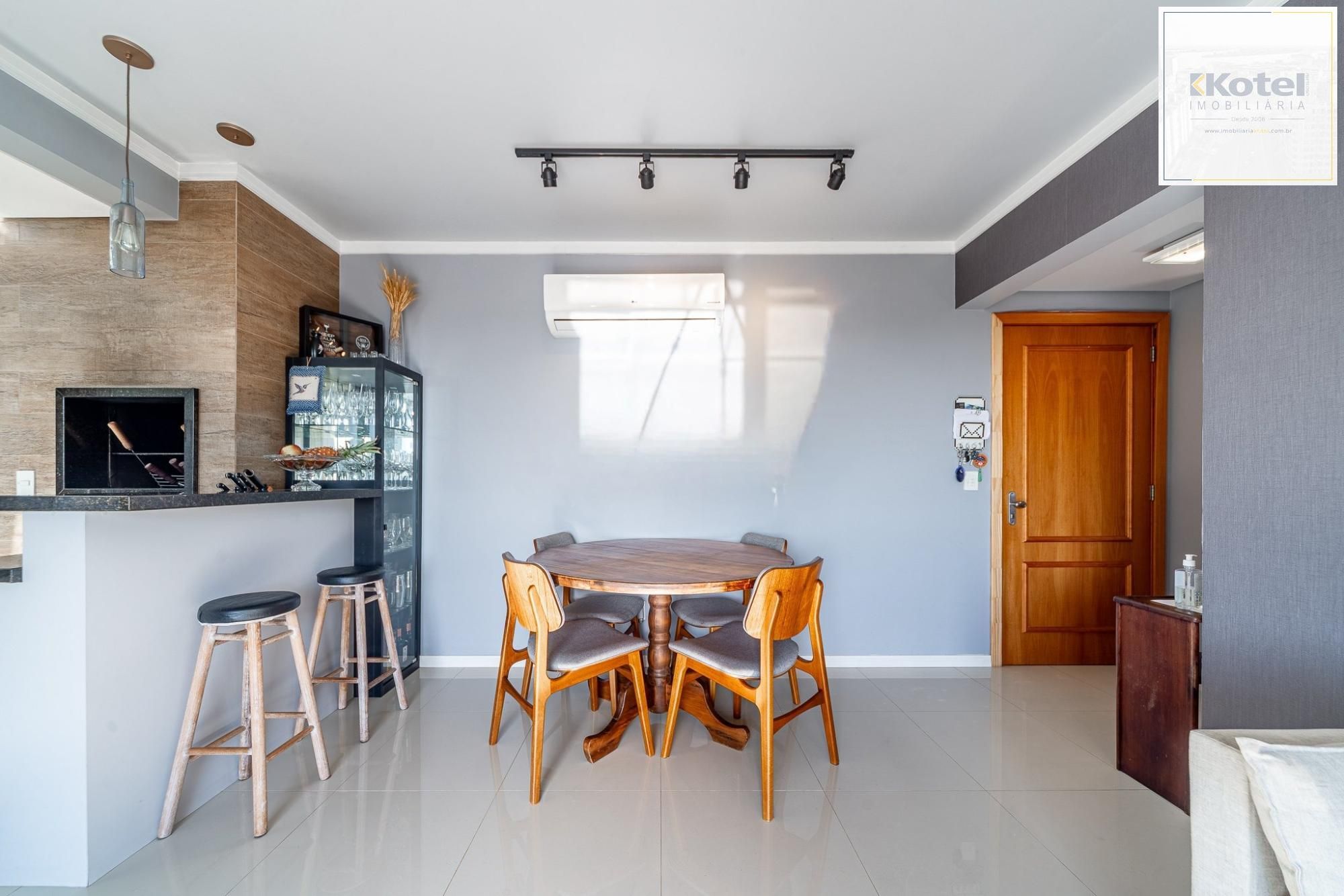 Apartamento 2 Dormitórios com Suíte e 2 Vagas no Petrópolis – 75m² — foto 3