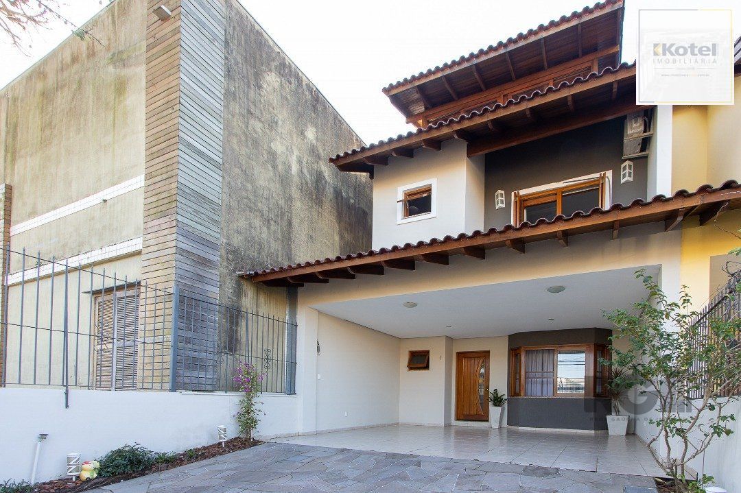 Casa para Venda - 300m², 5 dormitórios, sendo 1 suites, 4 vagas - Portal do Guarujá — foto 2