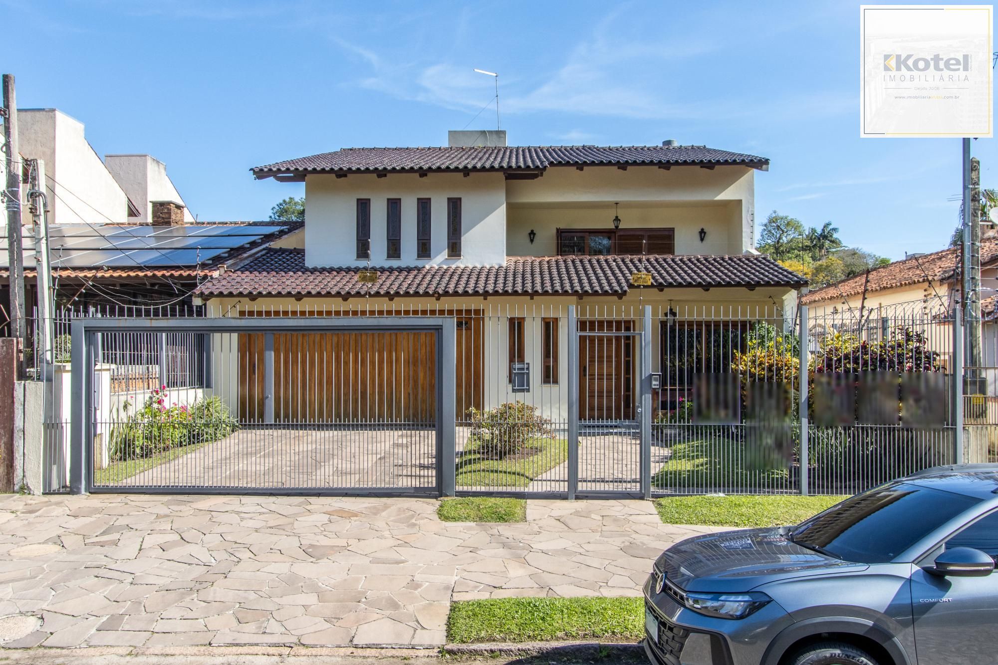 Casa à venda com 5 dormitórios, 392m² e 4 vagas no bairro Vila Assunção, Zona Sul de Porto Alegre