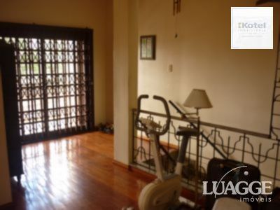 casa com 4 dormitórios, sendo uma suíte , e 530 area privativa