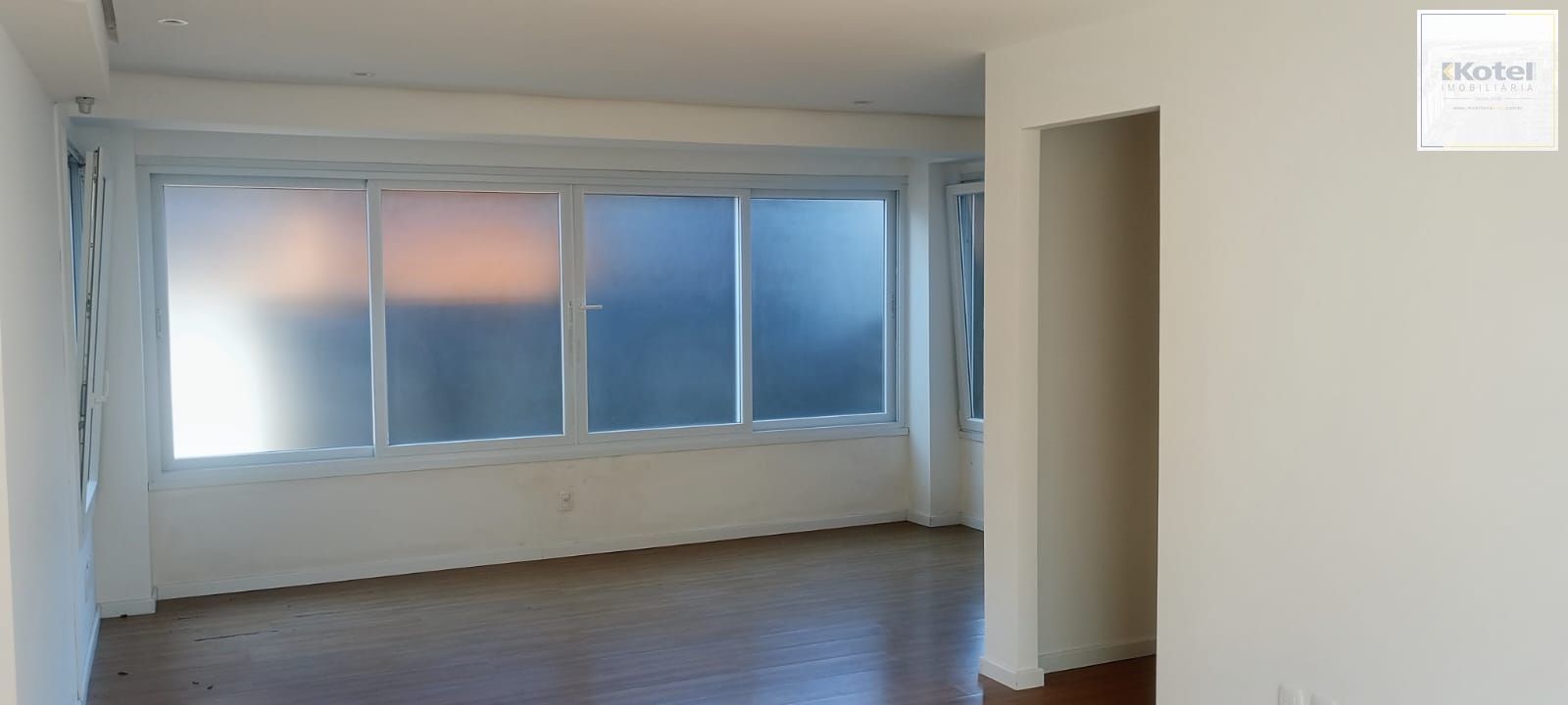 Conjunto Comercial, 1 sala, à venda, 64 m², Centro - Gramado — foto 2