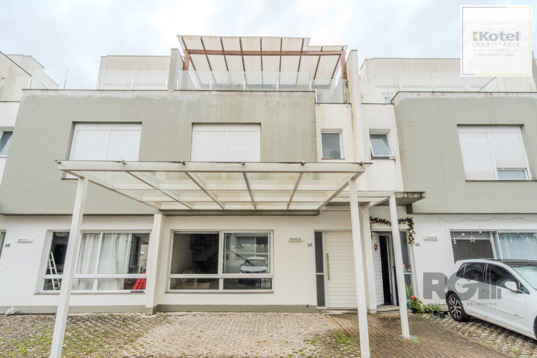 Casa impecável e mobiliada, com 3 niveis, possui 3 dormitórios sendo 1 suíte, 4 banheiros. — foto 2