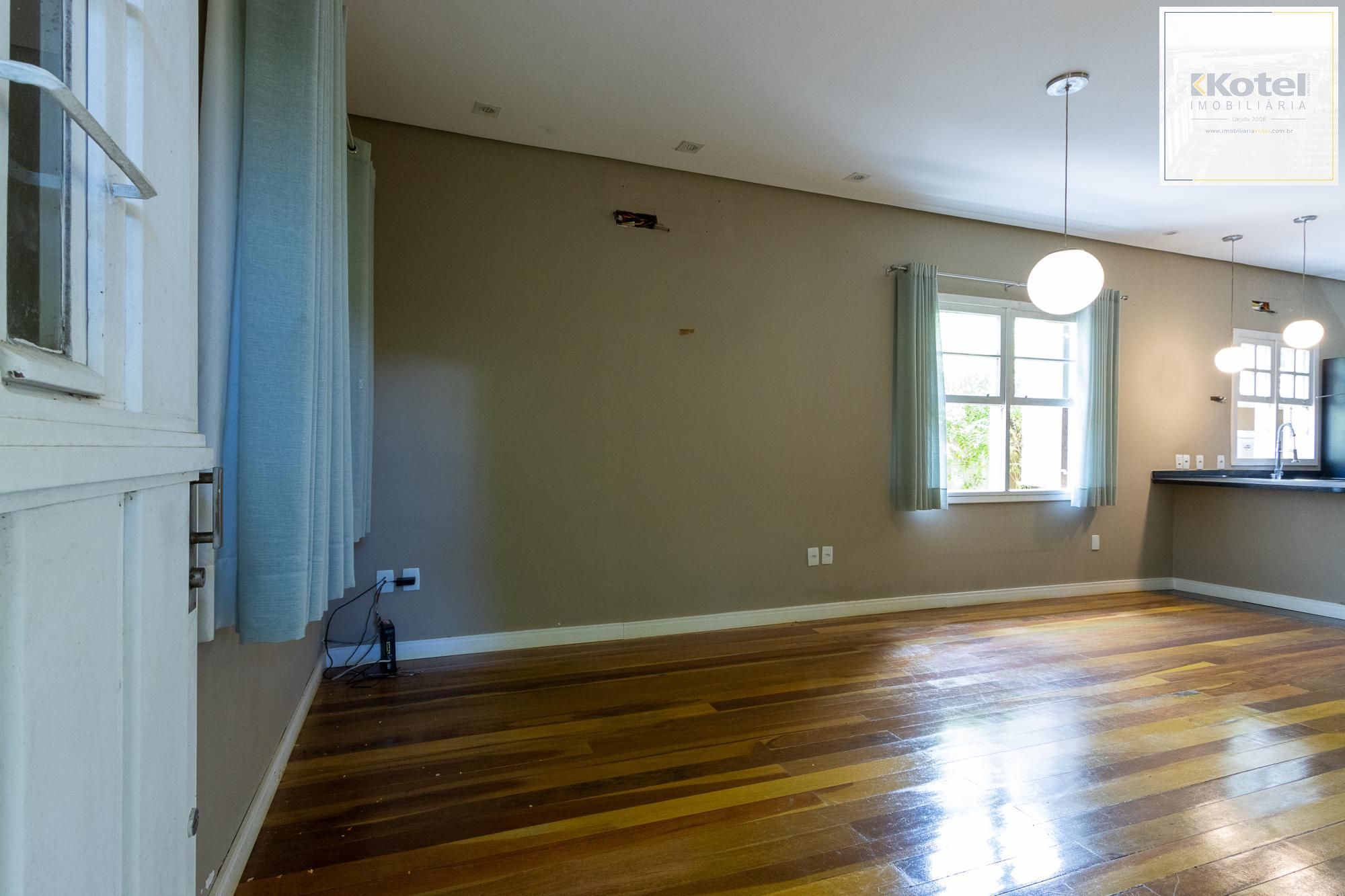 Bela casa térrea, 2 dormitórios e 1 suite - Parte alta do Bairro Espirito Santos — foto 2