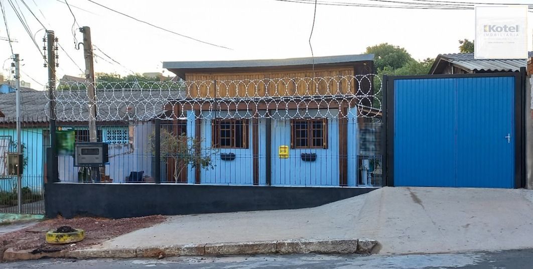 Casa térrea de 2 dormitórios, living, cozinha, churrasqueira, área de serviço, banheiro social, vaga para 2 automóveis. — foto 3