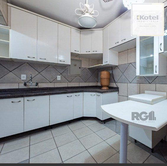 Casa de 3 dormitórios com 2 vagas de garagem no bairro Jardim Isabel — foto 4