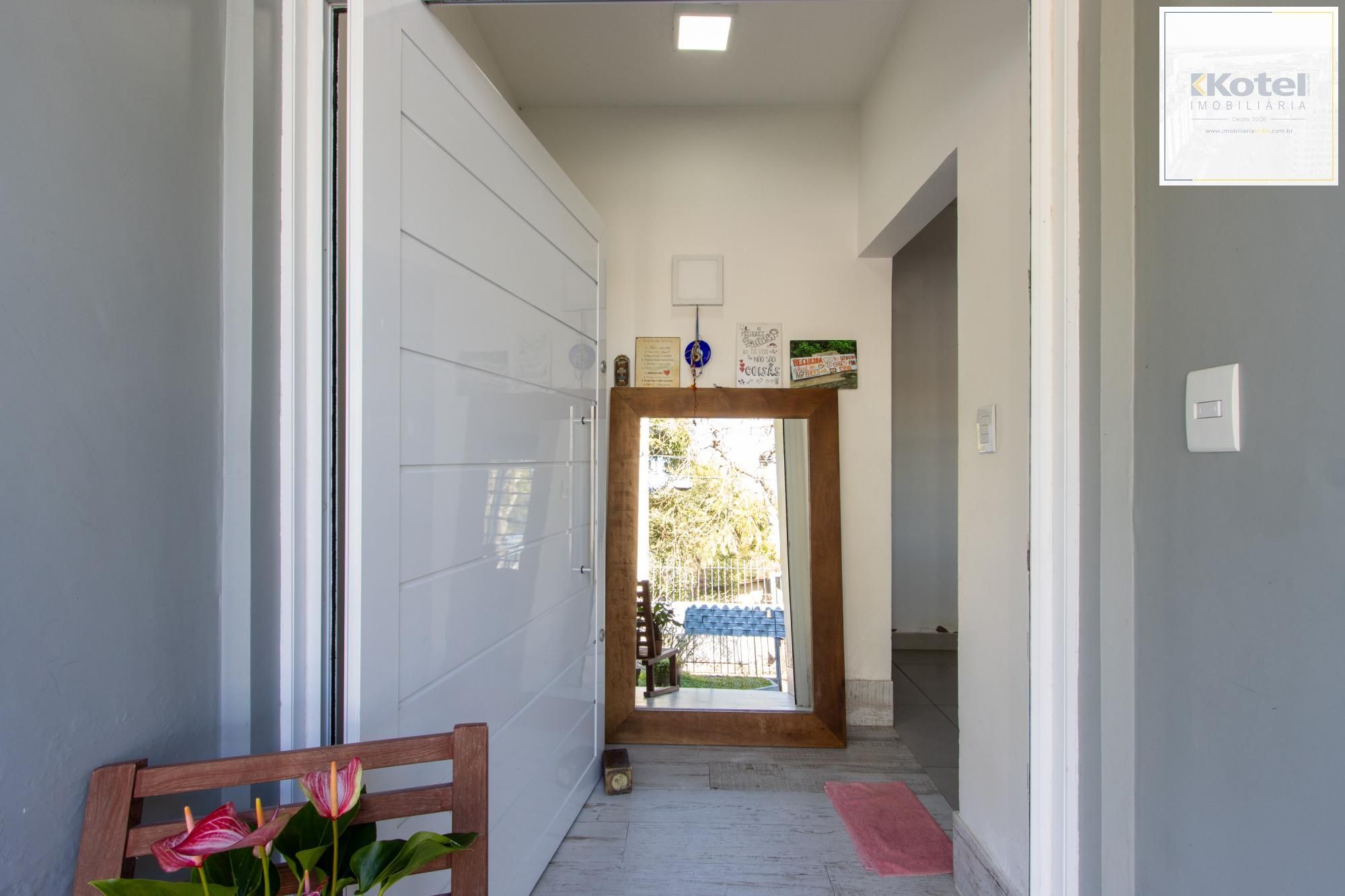 Casa 3 Dormitórios no Bairro Tristeza com 2 Vagas de Garagem — foto 3
