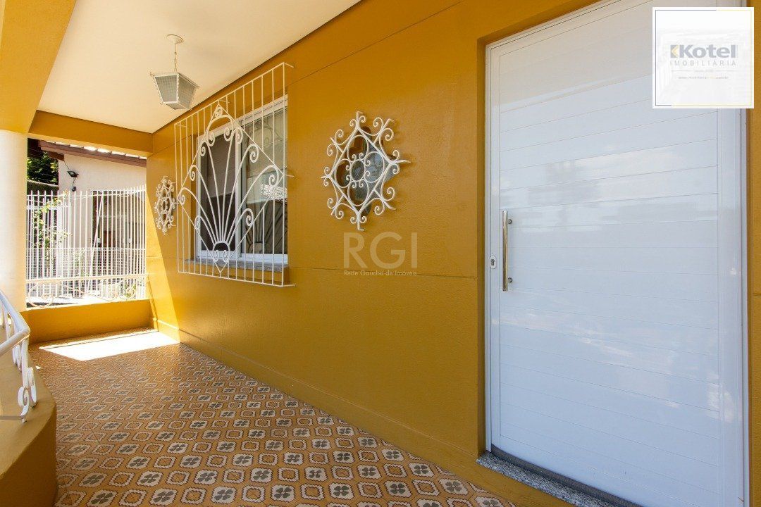 Sobrado à venda no Bairro Medianeira, reformado, 3 quartos, lareira, churrasqueira, 3 vagas — foto 4