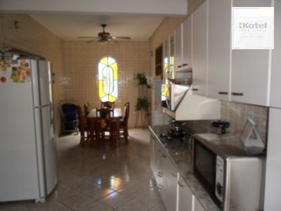 Casa para Venda - 270m², 5 dormitórios, sendo 1 suites, Guarujá — foto 4
