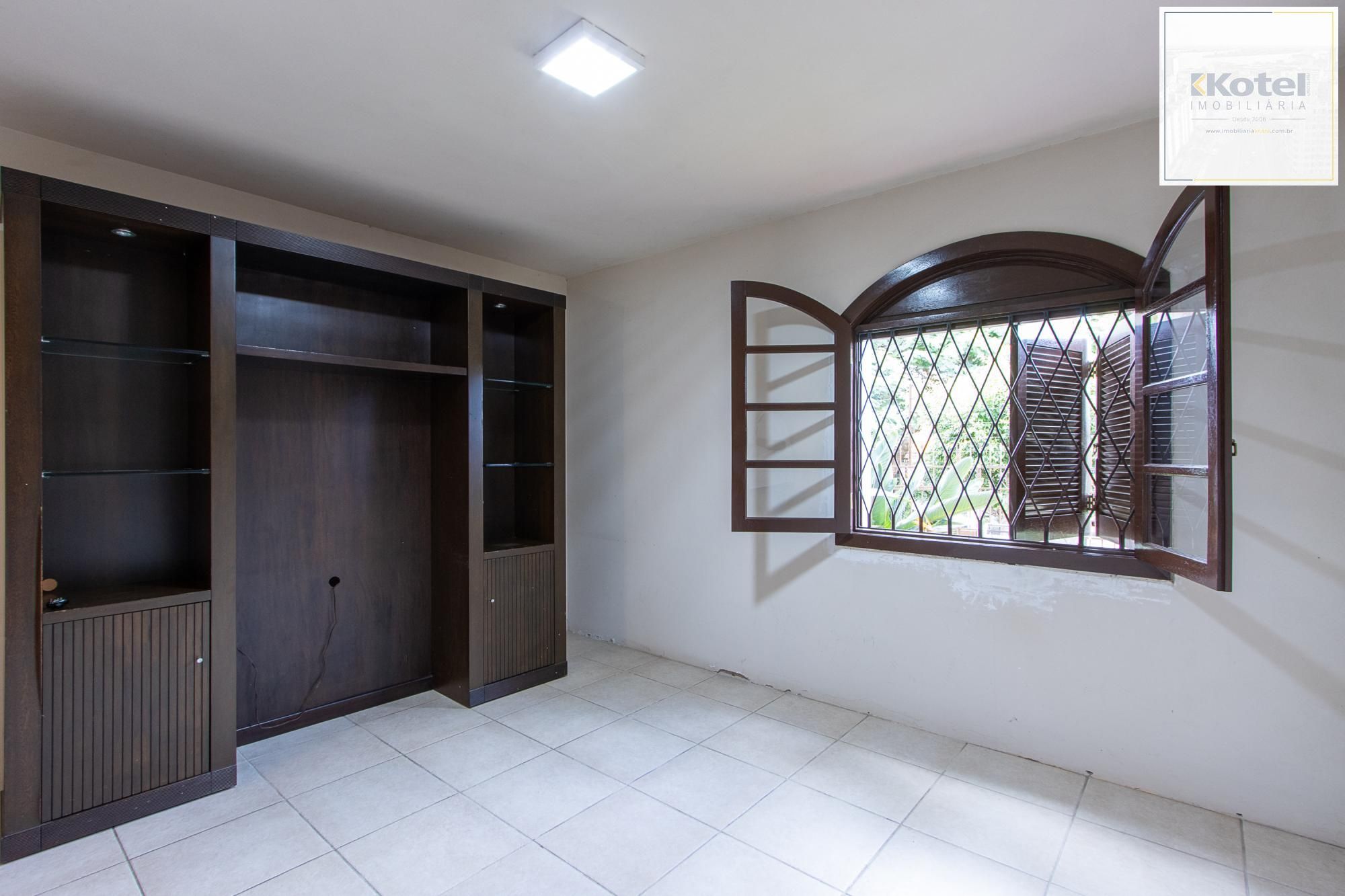 Casa de condomínio, 3 dormitórios, 1 suíte, 1 vaga coberta, no bairro Cristal. — foto 2