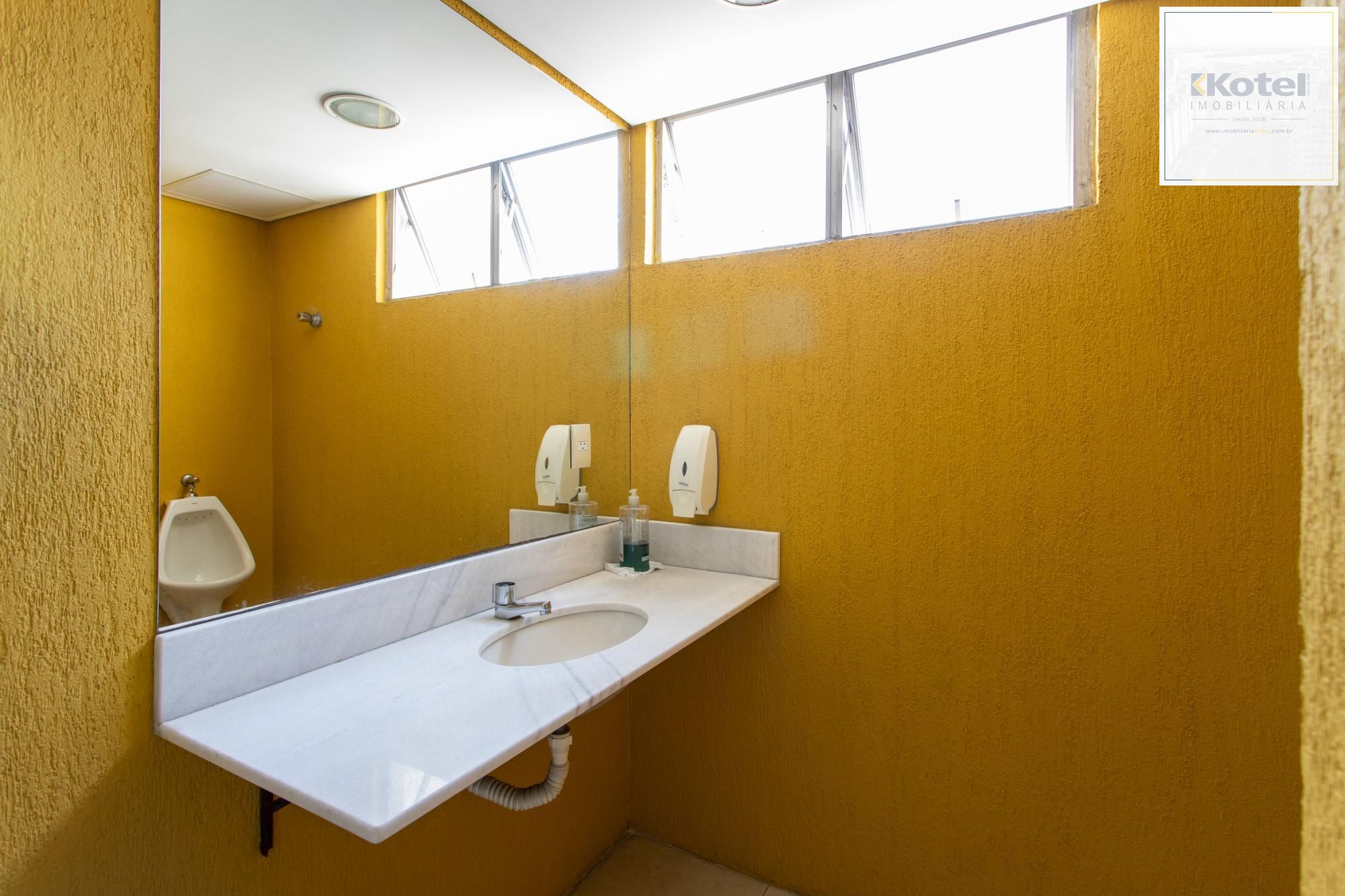 Andar inteiro mobiliado com 215 m² para até 60 pessoas